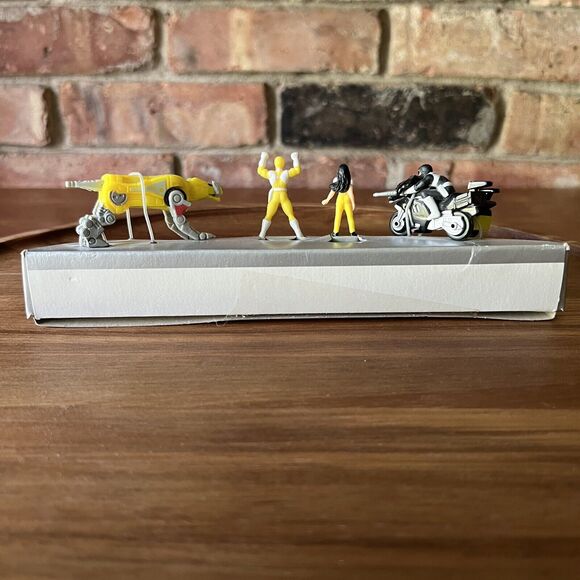 Micro Machines Mighty Morphin Power Rangers Set #4 Yellow Ranger Trini - Picture 16 of 16